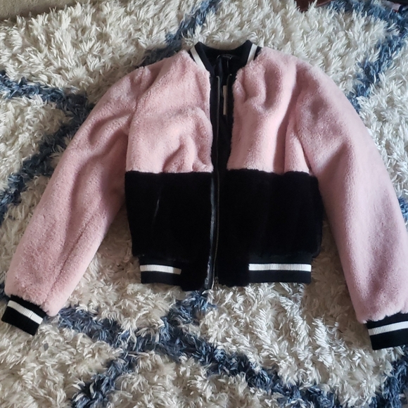 NWT F21 fuzzy jacket - Picture 3 of 7